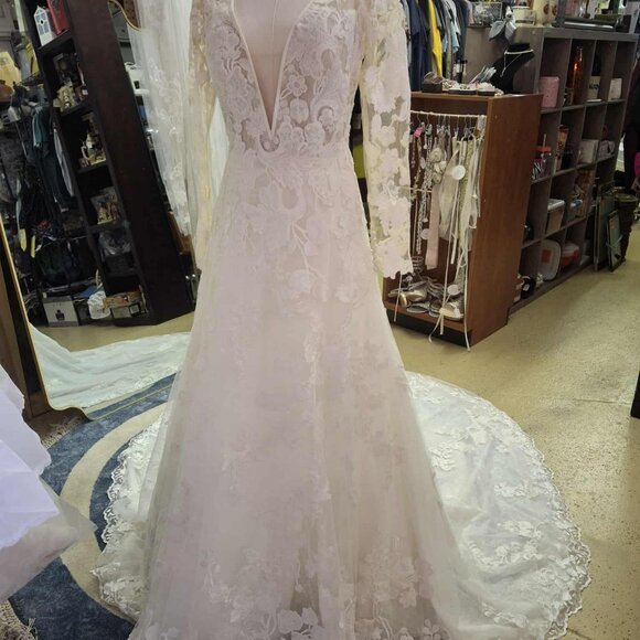 Pronovias "Electra" Bridal Gown (Unaltered) - Picture 2 of 9